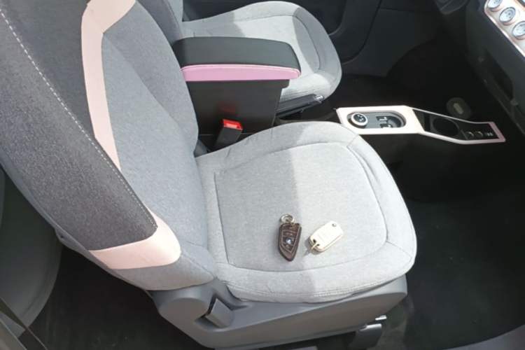 Used Wuling Hongguang MINIEV 2021 Macaron Premium Model – Lithium Iron Phosphate Right Front Seat