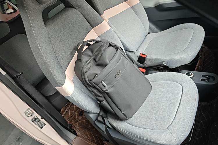 Used Wuling Hongguang MINIEV 2021 Macaron Sandwich Model 170 km Lithium Iron Phosphate Right Front Seat