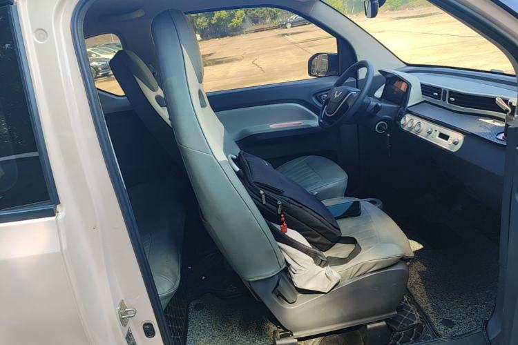Used Wuling Hongguang MINIEV 2021 Macaron Sandwich Model 170 km Lithium Ternary Right Front Seat