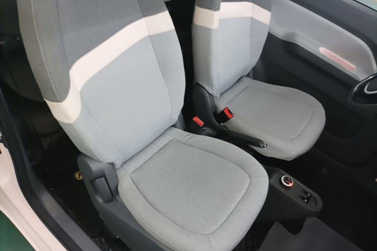 Used Wuling Hongguang MINIEV 2021 Macaron Sandwich Model 120 km Lithium NMC Right Front Seat