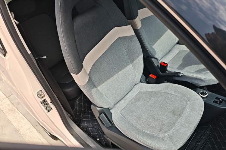 Used Wuling Hongguang MINIEV 2021 Macaron Fashion Model Lithium Iron Phosphate Right Front Seat