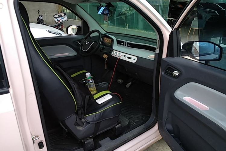 Used Wuling Hongguang MINIEV 2021 Macaron Fashion Model Lithium Iron Phosphate Right Front Seat