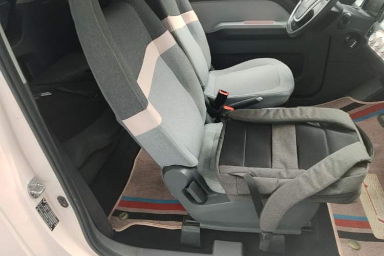 Used Wuling Hongguang MINIEV 2021 Macaron Fashion Edition Lithium-Ion Battery Right Front Seat