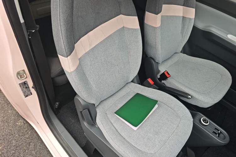 Used Wuling Hongguang MINIEV 2021 Macaron Fashion Edition Lithium-Ion Battery Right Front Seat
