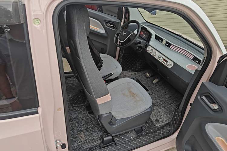 Used Wuling Hongguang MINIEV 2021 Macaron Premium Model – Lithium Iron Phosphate Right Front Seat