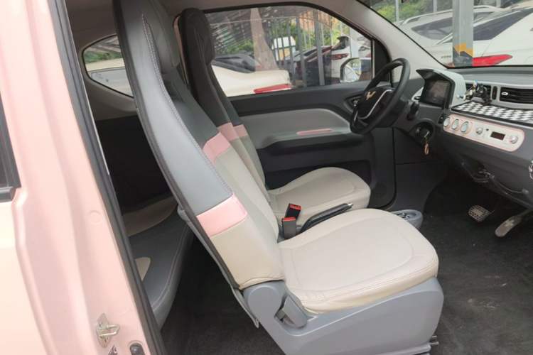 Used Wuling Hongguang MINIEV 2021 Macaron Premium Model – Lithium Iron Phosphate Right Front Seat