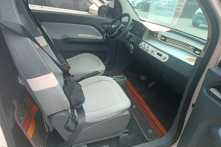 Used Wuling Hongguang MINIEV 2021 Macaron Premium Model – Lithium Iron Phosphate Right Front Seat