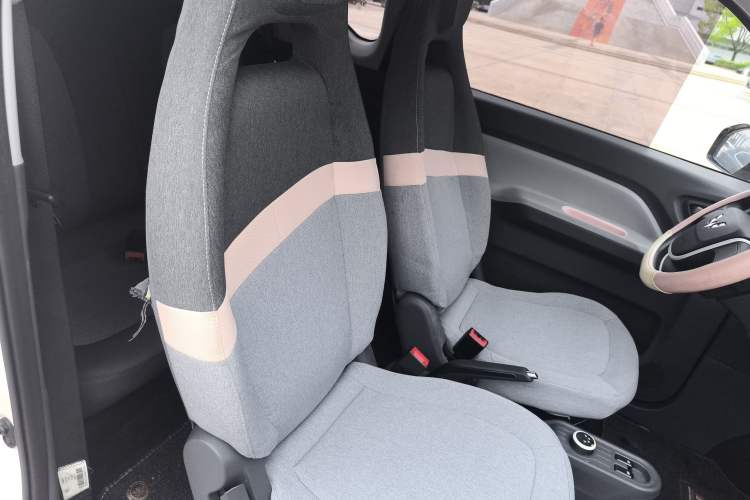 Used Wuling Hongguang MINIEV 2021 Macaron Premium Model – Lithium-NMC Right Front Seat