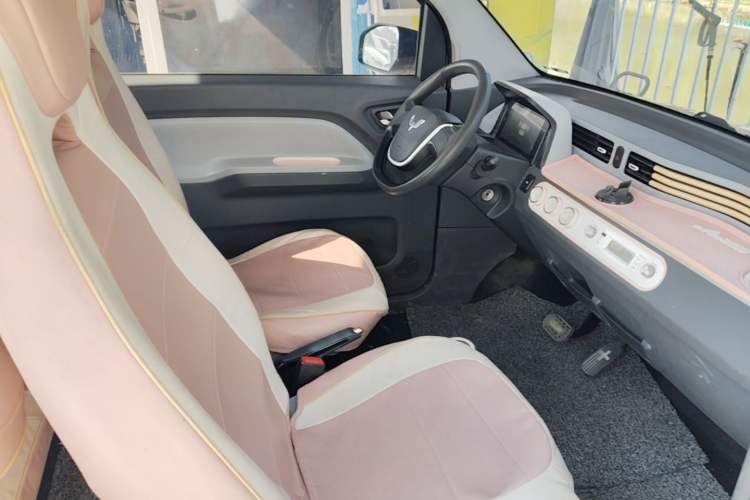 Used Wuling Hongguang MINIEV 2021 Macaron Fashion Model Lithium Iron Phosphate Right Front Seat