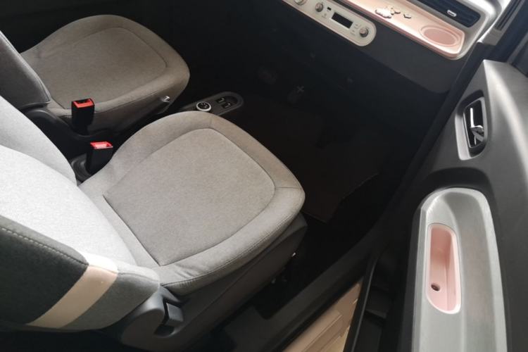 Used Wuling Hongguang MINIEV 2021 Macaron Fashion Model Lithium Iron Phosphate Right Front Seat