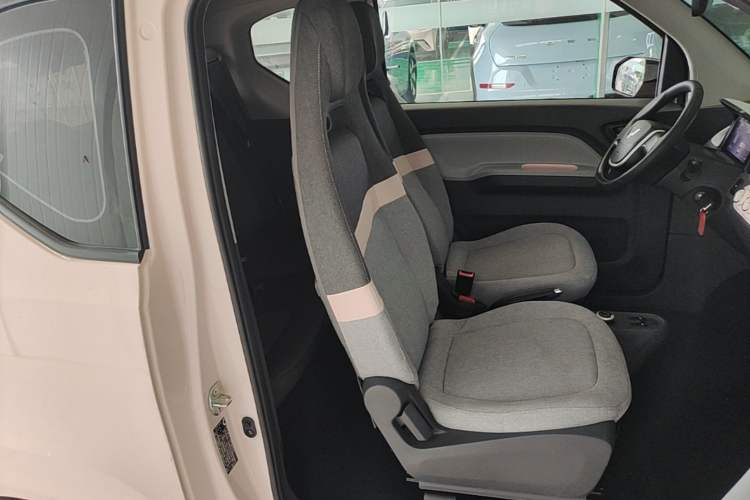 Used Wuling Hongguang MINIEV 2021 Macaron Fashion Edition Lithium-Ion Battery Right Front Seat