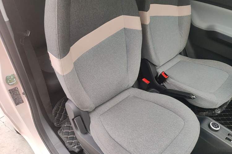 Used Wuling Hongguang MINIEV 2021 Macaron Fashion Model Lithium Iron Phosphate Right Front Seat