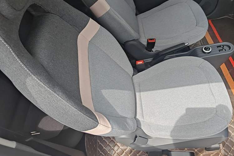 Used Wuling Hongguang MINIEV 2021 Macaron Premium Model – Lithium-NMC Right Front Seat