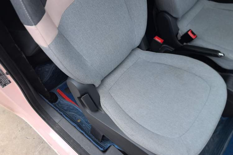 Used Wuling Hongguang MINIEV 2021 Macaron Fashion Model Lithium Iron Phosphate Right Front Seat