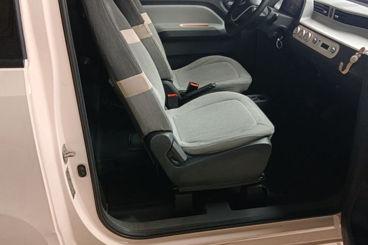Used Wuling Hongguang MINIEV 2021 Macaron Fashion Model Lithium Iron Phosphate Right Front Seat