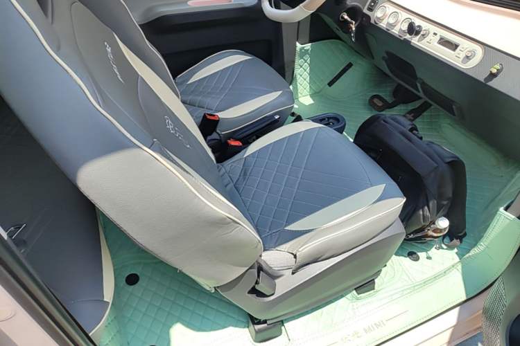 Used Wuling Hongguang MINIEV 2021 Macaron Fashion Edition Lithium-Ion Battery Right Front Seat
