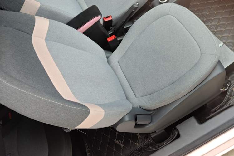 Used Wuling Hongguang MINIEV 2021 Macaron Premium Model – Lithium-NMC Right Front Seat