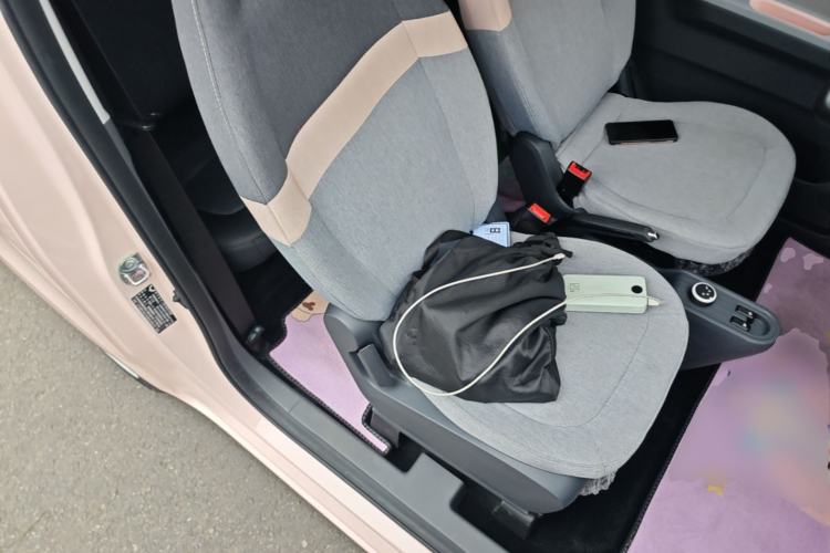Used Wuling Hongguang MINIEV 2021 Macaron Fashion Model Lithium Iron Phosphate Right Front Seat