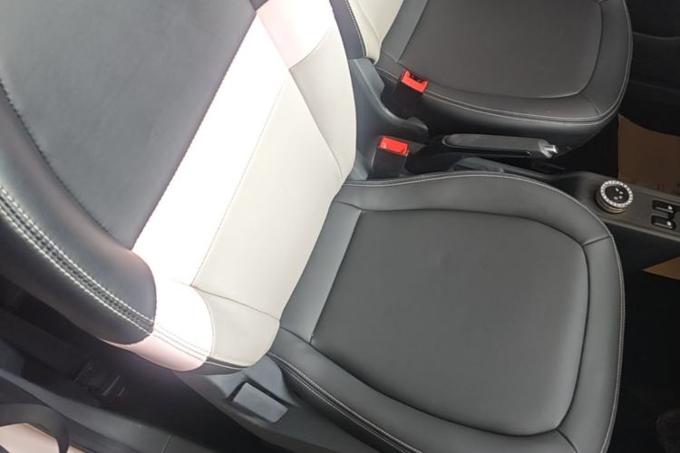 Used Wuling Hongguang MINIEV 2021 Macaron Fashion Edition Lithium-Ion Battery Right Front Seat