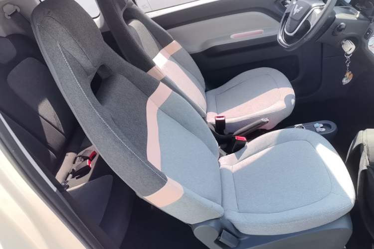 Used Wuling Hongguang MINIEV 2021 Macaron Fashion Model Lithium Iron Phosphate Right Front Seat