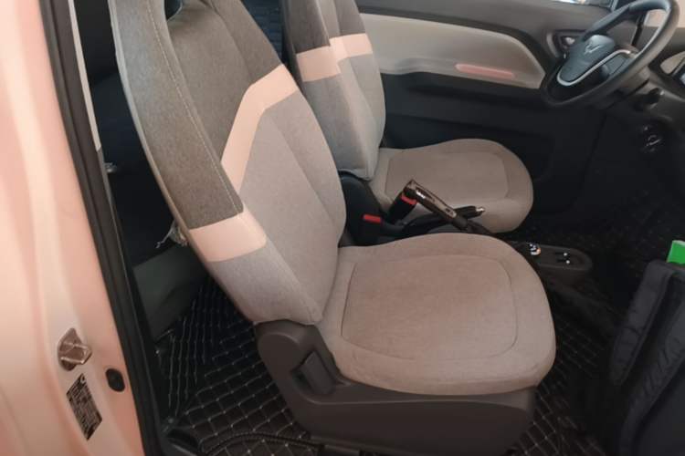 Used Wuling Hongguang MINIEV 2021 Macaron Fashion Edition Lithium-Ion Battery Right Front Seat