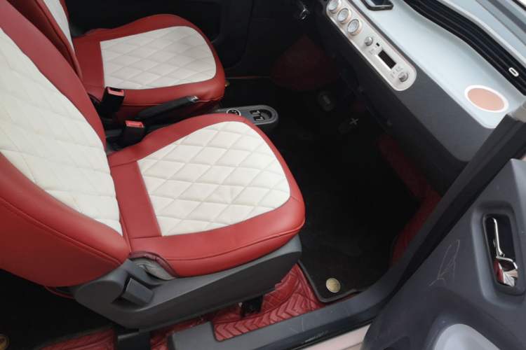 Used Wuling Hongguang MINIEV 2021 Macaron Fashion Model Lithium Iron Phosphate Right Front Seat