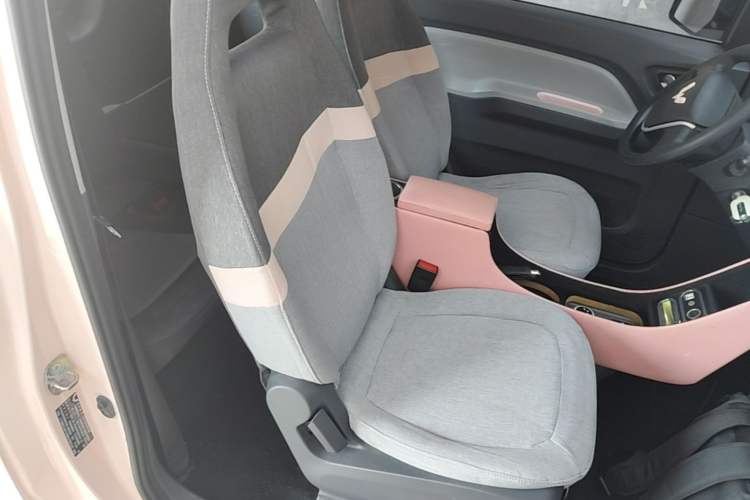 Used Wuling Hongguang MINIEV 2021 Macaron Premium Model – Lithium Iron Phosphate Right Front Seat