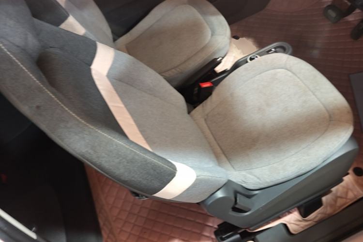Used Wuling Hongguang MINIEV 2021 Macaron Sandwich Model 170 km Lithium Iron Phosphate Right Front Seat