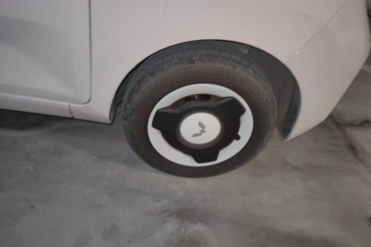 Used Wuling Hongguang MINIEV 2021 Macaron Premium Model – Lithium Iron Phosphate Right Front Wheel Hub