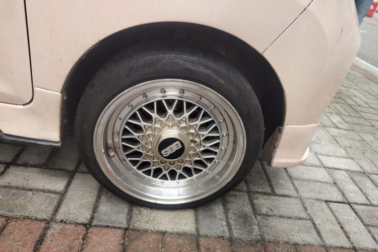 Used Wuling Hongguang MINIEV 2021 Macaron Premium Model – Lithium Iron Phosphate Right Front Wheel Hub