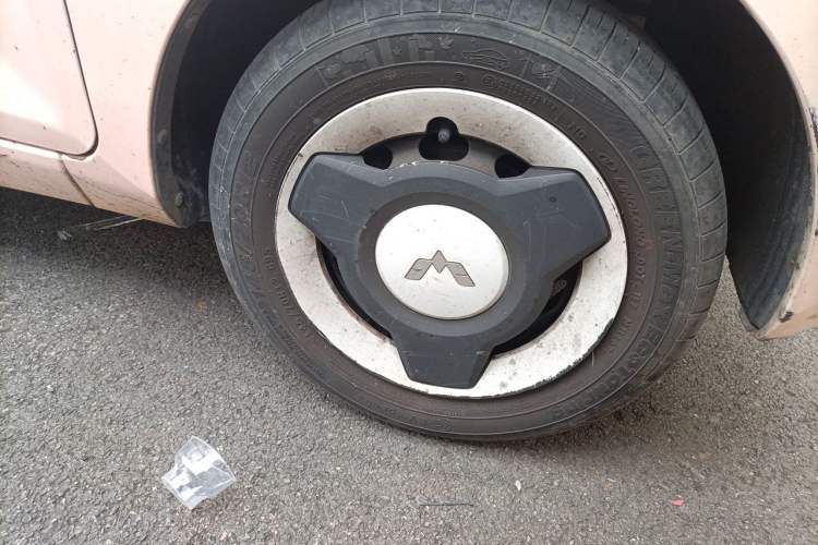 Used Wuling Hongguang MINIEV 2021 Macaron Fashion Edition Lithium-Ion Battery Right Front Wheel Hub