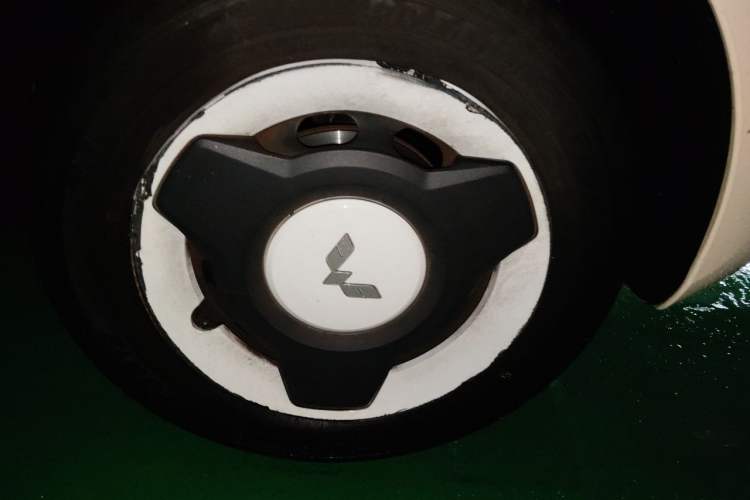 Used Wuling Hongguang MINIEV 2021 Macaron Premium Model – Lithium Iron Phosphate Right Front Wheel Hub