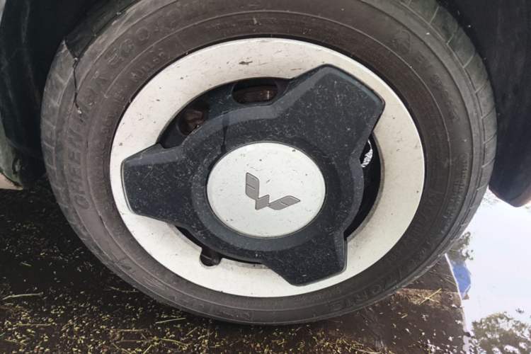 Used Wuling Hongguang MINIEV 2021 Macaron Premium Model – Lithium Iron Phosphate Right Front Wheel Hub
