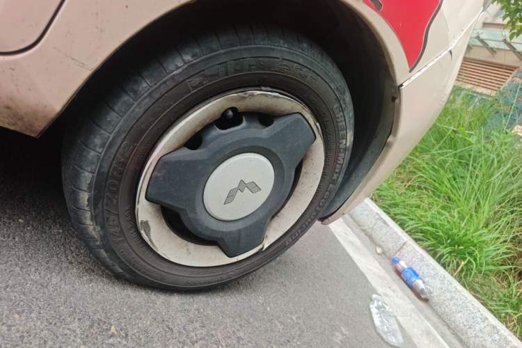 Used Wuling Hongguang MINIEV 2021 Macaron Fashion Edition Lithium-Ion Battery Right Front Wheel Hub