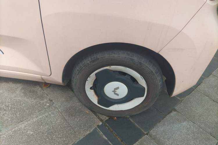 Used Wuling Hongguang MINIEV 2021 Macaron Premium Model – Lithium-NMC Right Front Wheel Hub