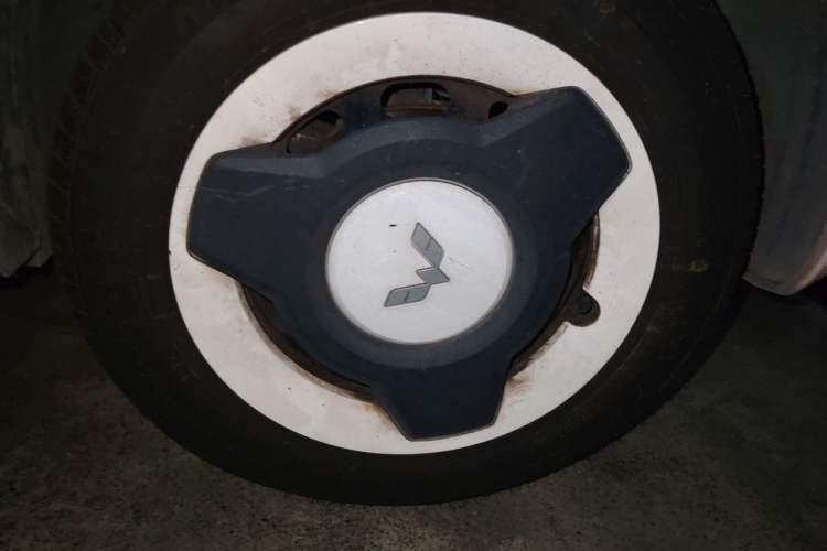 Used Wuling Hongguang MINIEV 2021 Macaron Fashion Edition Lithium-Ion Battery Right Front Wheel Hub