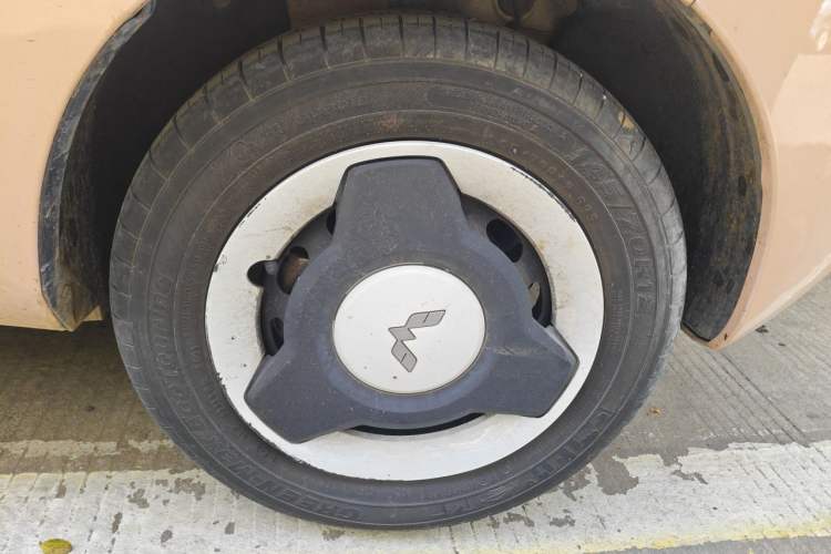 Used Wuling Hongguang MINIEV 2021 Macaron Fashion Model Lithium Iron Phosphate Right Front Wheel Hub