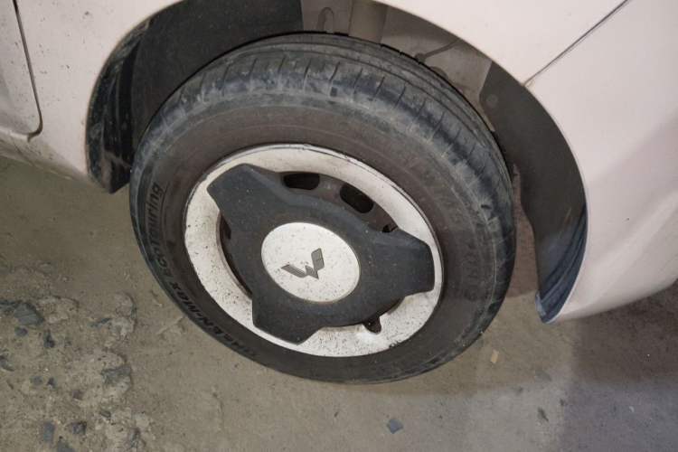 Used Wuling Hongguang MINIEV 2021 Macaron Premium Model – Lithium Iron Phosphate Right Front Wheel Hub