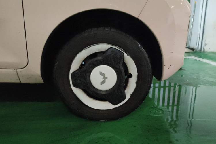 Used Wuling Hongguang MINIEV 2021 Macaron Premium Model – Lithium Iron Phosphate Right Front Wheel Hub