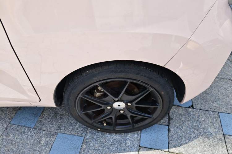 Used Wuling Hongguang MINIEV 2021 Macaron Premium Model – Lithium Iron Phosphate Right Front Wheel Hub