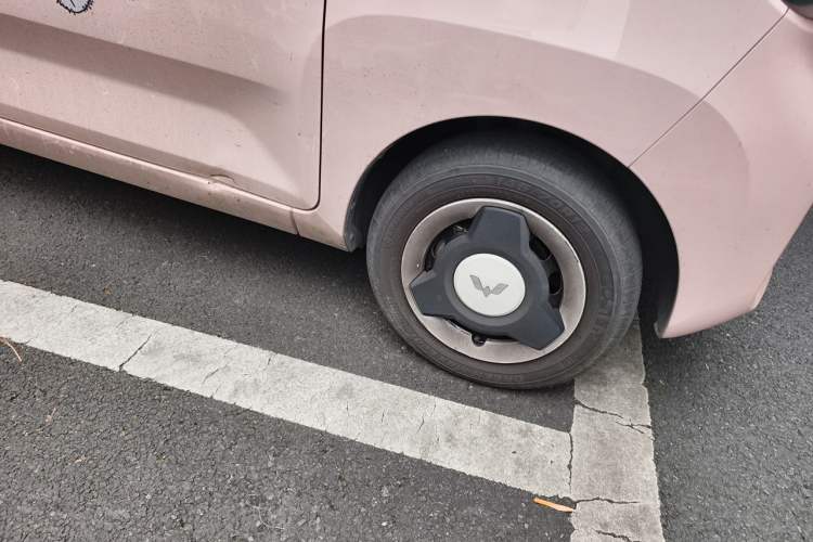 Used Wuling Hongguang MINIEV 2021 Macaron Premium Model – Lithium Iron Phosphate Right Front Wheel Hub