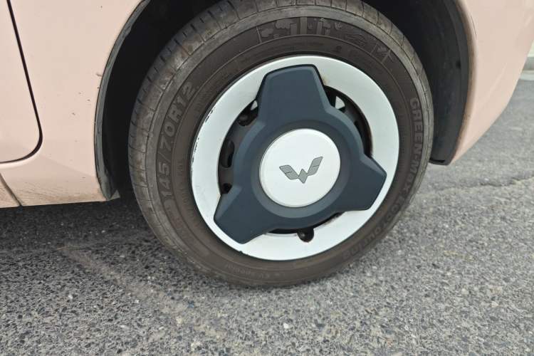 Used Wuling Hongguang MINIEV 2021 Macaron Premium Model – Lithium Iron Phosphate Right Front Wheel Hub