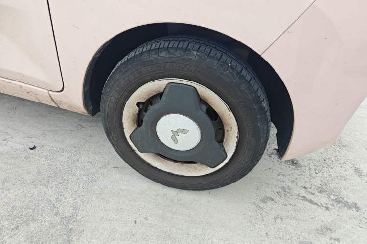 Used Wuling Hongguang MINIEV 2021 Macaron Premium Model – Lithium Iron Phosphate Right Front Wheel Hub