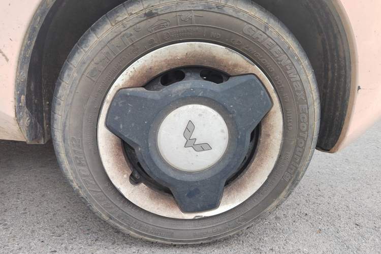 Used Wuling Hongguang MINIEV 2021 Macaron Fashion Model Lithium Iron Phosphate Right Front Wheel Hub