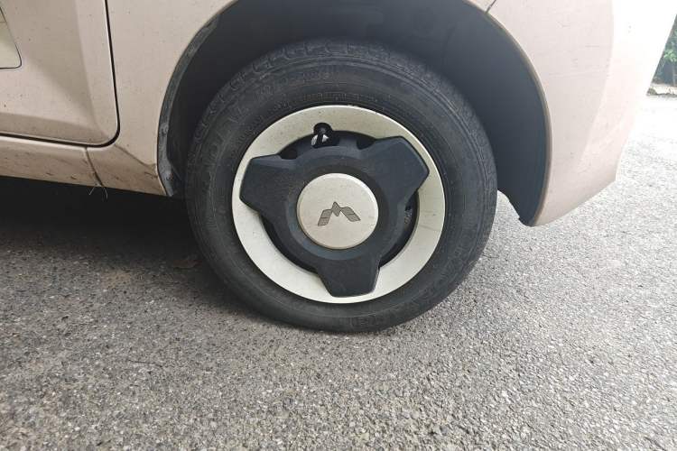 Used Wuling Hongguang MINIEV 2021 Macaron Premium Model – Lithium Iron Phosphate Right Front Wheel Hub