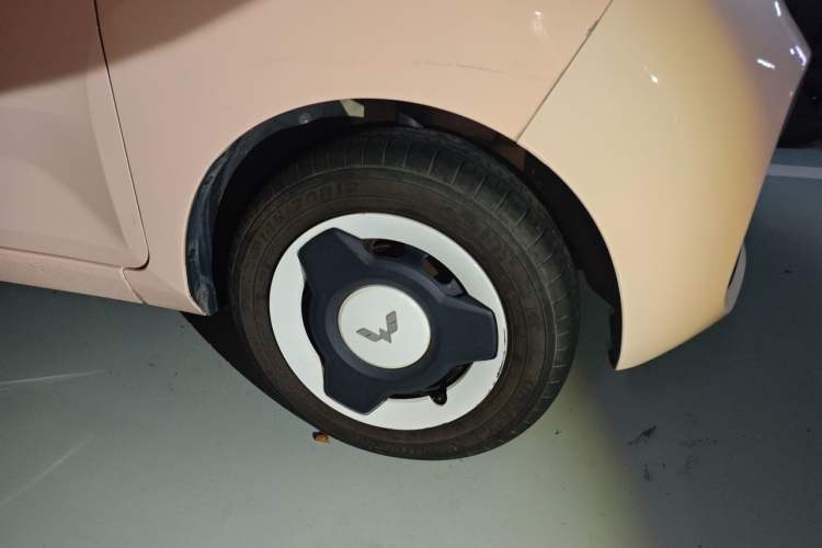 Used Wuling Hongguang MINIEV 2021 Macaron Premium Model – Lithium-NMC Right Front Wheel Hub