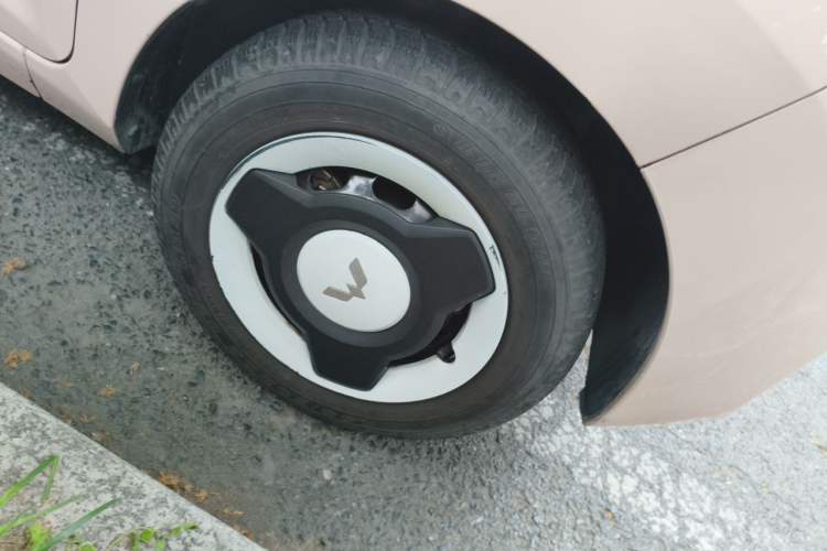 Used Wuling Hongguang MINIEV 2021 Macaron Premium Model – Lithium Iron Phosphate Right Front Wheel Hub