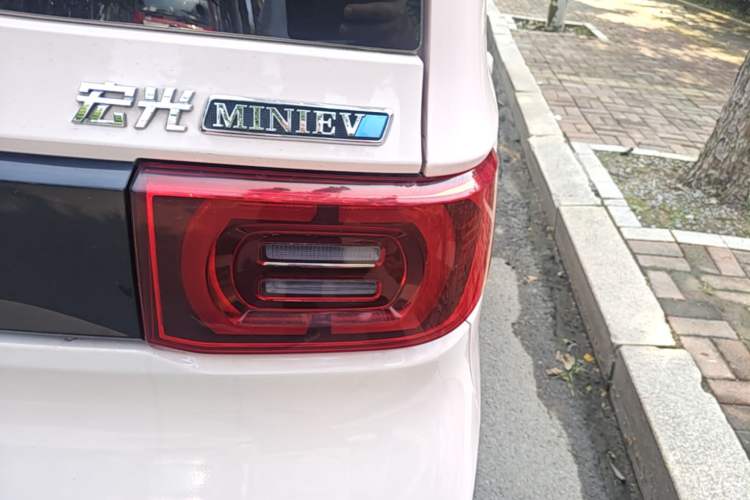 Used Wuling Hongguang MINIEV 2021 Macaron Premium Model – Lithium Iron Phosphate Right Rear Taillight