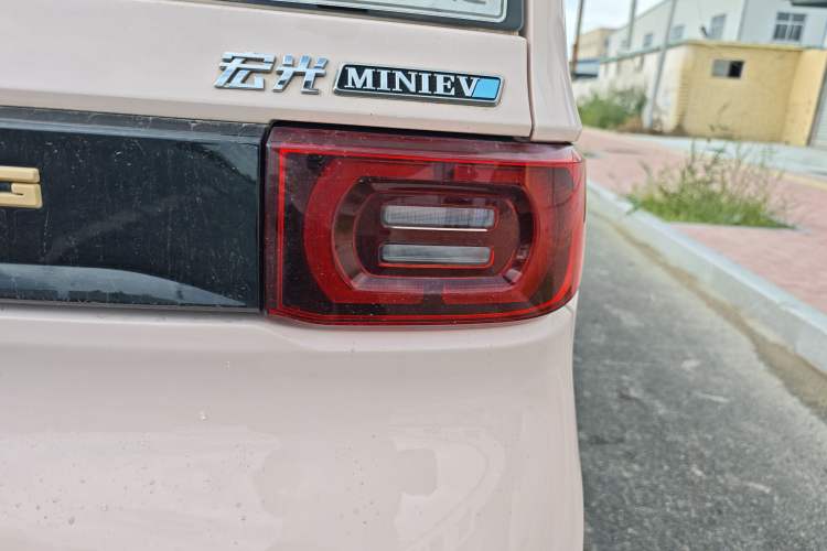 Used Wuling Hongguang MINIEV 2021 Macaron Premium Model – Lithium Iron Phosphate Right Rear Taillight