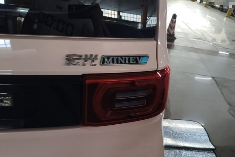 Used Wuling Hongguang MINIEV 2021 Macaron Premium Model – Lithium Iron Phosphate Right Rear Taillight